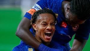 أهم أخبار تويتر الهلال اليوم كاريلو يداعب الجماهير وذكرى التتويج الآسيوي سعودي 360 يقضي لاعبو فريق الهلال إجازة إجبارية في منازلهم Football