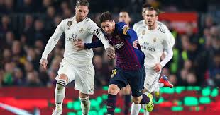Este sábado se jugará uno de los clásicos más emocionantes entre real madrid y barcelona, ya que además de la carga histórica de este compromiso, se juega la opción latente de seguir a la caza de atlético de madrid por el liderato, o incluso sobrepasarlo. Real Madrid Vs Barcelona Jadwal Laga Stasiun Tv Dan Info Skuat Copa Del Rey 90min