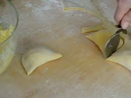 I fiadoni abruzzesi sono fagottini rustici di pasta ripieni di formaggi, in particolare pecorino e rigatino. Ricetta Del Giorno Fiadoni Abruzzesi Piatti Tipici Della Pasqua Abruzzese