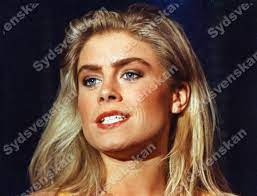 After making the children's tv show 'disneyklubben' she began to study acting at teaterhögskolan in stockholm. Ja130430022 Bilder I Syd