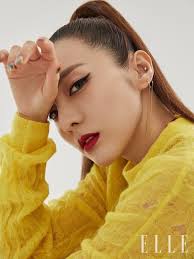 She was a member of 2ne1 and goes by the name of dara (다라) or just sandara (산다라). Sandara Park 2019 2ne1 2ne1 Dara Airport Style