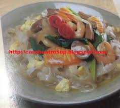 Lokasinya berada di pinggir rel kereta, sehingga saat ada kereta lewat, kamu bisa merasakan sensasi bergetar yang cukup kuat. Cara Membuat Kwetiau Goreng Sapi Pedas Resep Masakan Indonesia