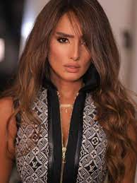 زينة تستعرض جمالها في أحدث ظهور لها