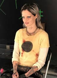 She then returned to australia in 2004 and attended the pittwater house s. Samara Weaving Doing Things On Twitter Samara Weaving On Set Of Guns Akimbo