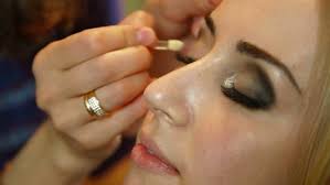 bridal makeup applying eyeshadow