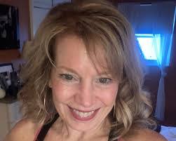 Lisa Cray's Instagram, Twitter & Facebook