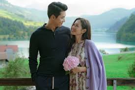 According to south korean entertainment news site soompi. Hyun Bin Shares His Feeling About Son Ye Jin Through Crash Landing On You Starbiz Net