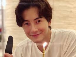 Sau hơn 1 năm rưỡi dùi mài kinh sử, lâm tâm như đã có được tấm bằng thạc sĩ mà cô mong chờ bấy lâu. Khong Pháº£i Hoáº¯c Kiáº¿n Hoa To Há»¯u Báº±ng Ä'ay La NgÆ°á»i Lam Tam NhÆ° Tinh Cáº£m Cháº³ng Sá»£ Bá»‹ Ghen