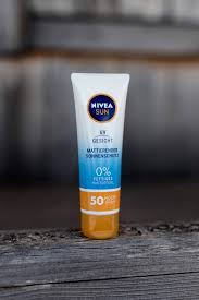 Mittlerer sonnenschutz für das gesicht und den körper. Besonders Effektiv Meine Sonnenschutz Tipps Fur Gesicht Dekollete Und Korper Life Und Style Blog Aus Osterreich