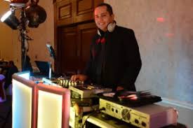Descargar música gratis online es posible gracias a a diferentes plataformas streaming por internet. Que Cancion Puedo Bailar En Mi Fiesta De 15 Anos Con Mi Papa Te Lo Contamos Aqui Grupo Ciber