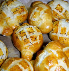 Charakteristisch für die schwäbische backwelt, obwohl durch größere bäckereiketten im rückgang, ist eine mannigfaltige auswahl örtlich verschiedener brotvarietäten. Die Regionale Schwabische Kuche Ist Vielfaltig Und Bunt Zeit Auf Rezeptexpedition Zu Gehen Input Ist Mir Immer Sehr Willkommen Zimtkringel About Food