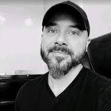 Shaun Holcomb's Instagram, Twitter & Facebook