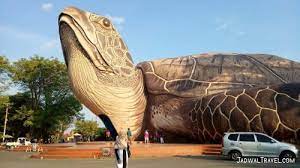Di pantai ini setiap tahunnya digunakan untuk agenda budaya tradisional lomban, yang pada akhirnya menjadi daya tarik tersendiri untuk mengundang wisatawan. Htm Kura Kura Ocean Park Jepara Jadwaltravel Com
