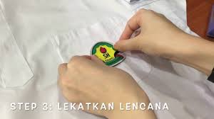 Jahit manual lencana agak sukar bagi sesetengah orang yang tak biasa memegang jarum dan cara tampal lencana sekolah dengan menggunakan gam fabrik ini juga hanya mengambil masa yang. Cara Baru Melekat Lencana Youtube
