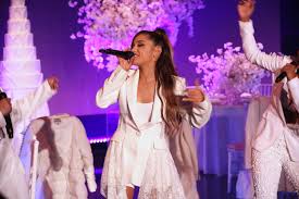 For one thing, they seemed to have only been dating for less than a month before getting engaged in. Ariana Grande Trades Engagement Ring From Pete Davidson For New Bling