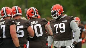 Browns OT Dawand Jones sports slimmer look at OTAs