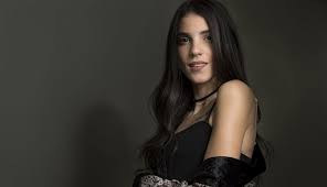 Ωστόσο, στην περίπτωση της άννας μαρίας βέλλη η άννα μαρία το πάλεψε με την υποκριτική, αλλά σύντομα κατάλαβε πως τα πράγματα (και) στον συγκεκριμένο κλάδο είναι αρκετά δύσκολα. H Anna Maria Bellh Ta Xwnei Se Sergoylopoylo Kai Mpakodhmoy Me Phran Gia Kati Poy Den Eimai Mad Tv