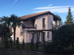 Alla Ricerca Di Una Vera Occasione Vuoi Una Soluzione Immobiliare Completamente Indipendente Con Ampio E Riservato Giardino Privato Per Adornare L Abit In 2020