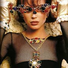 Squisite perle color ametista e resina bianca, drago di giada tinto collana  di Buddha