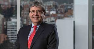 Allí es atendido por el equipo médico, dirigido por la brigadier general. Carlos Holmes Trujillo La Opinion Del Presidente Es La Que Importa 45 Segundos