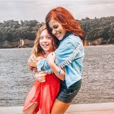 Teen mom 2 star chelsea houska tied the knot with her beau cole deboer in a quiet country wedding on saturday. Chelsea Houska Slammed In Paid Promo Video With Beautiful Model Daughter Aubree
