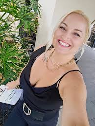 Lee Pinson's Instagram, Twitter & Facebook