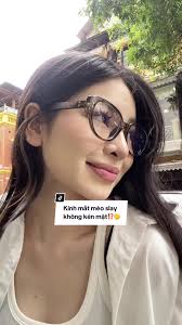 Gợi Ý Những Mẫu Kính Mắt Mèo Trendy Cho Mùa Hè