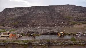 Delhi's Ghazipur landfill collapse: L-G bans dumping of solid waste at the  site | Latest News Delhi - Hindustan Times