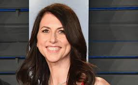 MacKenzie Scott: Philanthropin, Schriftstellerin und die Ex-Frau von Jeff  Bezos