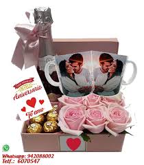 Cuando quieres sorprender a tu persona querida en un lugar especial, mandar flores es una excelente opción para hacerlo. Caja Feliz Aniversario Regalos Para Dia De La Madre Regalos Peru Delivery De Regalos Lima Chocolategrama Tazas Personalizadas Peru Almohadas Personalizadas Peru