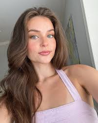 Hayley Grimshaw's Instagram, Twitter & Facebook