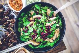 Las espinacas, a diferencia de otras verduras de hojas verdes, es más común consumirlas cocidas que crudas. La Versatilidad De Las Espinacas En La Cocina Love My Salad