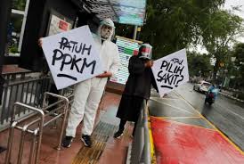 Kali ini anies sudah menggunakan istilah ppkm mikro di mana, sebelumnya, pada ppkm pertama dan kedua, anies masih menggunakan istilah pembatasan sosial berskala besar (psbb) untuk dki begitu juga dengan mal yang diizinkan beroperasi hingga pukul 21.00. Kendalikan Kasus Covid 19 Ppkm Mikro Berlaku Hingga 14 Juni 2021