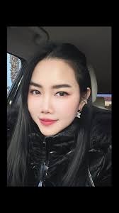 Leya Lenora Air Kiss