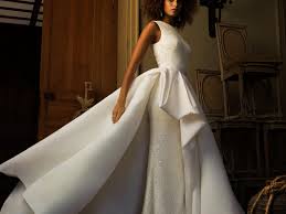 Here latest mermaid wedding dresses with bling wallpapers collection. 15 Sparkly Wedding Dresses For The Glamorous Bride