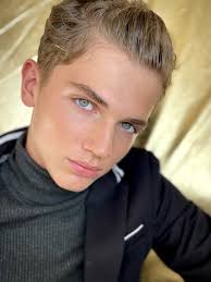 Oscar Sam's Instagram, Twitter & Facebook