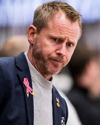 Skellefteå AIK agerar direkt! Nu sparkar man huvudtränaren Robert Ohlsson  efter attacken mot egna supportrarna 😲❌ Läs mer i kommentarsfältet nedan  👇 Vore intressant att höra vad ni tycker om det här! 🤔