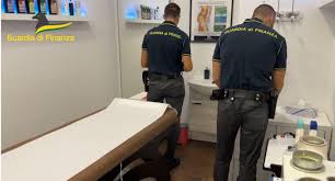 Varese, giro di escort nel centro estetico: coppia finisce in manette  [VIDEO]