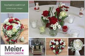 Tischdeko Schloss Kongen Und Brautstrauss Mit Rosen In Rot Und Weiss Fur Die Hochzeit In Stu Brautstrauss Und Tischdeko Tischdekoration Hochzeit Blumen Brautstrauss