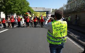Le compteur officiel des gilets jaunes a été créé le 12 décembre 2018 pour savoir réellement combien. Gilets Jaunes A Paris L Heure De La Remobilisation Le Parisien