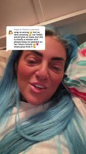 demimorris so inlove with yoir new hair i just want to do it all pink...