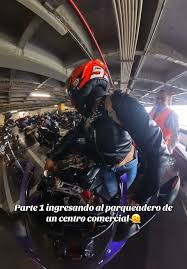 Desafíos al Parqueadero en Moto Deportiva