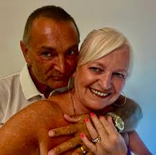 Good evening! Evri have delivered my parcel to the wrong address. Does  anyone recognise this porch at all please? Sorry for the inconvenience.  Thanks x