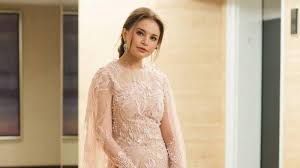 Chord kunci gitar dan lirik lagu yang terdalam dari peterpan, takkan lelah aku menanti chord kunci gitar dan lirik lagu yang terdalam dari peterpan, takkan lelah aku menanti. Lirik Dan Kunci Chord Gitar Pudar Rossa Ku Lelah Dengan Semua Yang Ada Ingin Ku Lepas Semua Tribun Papua