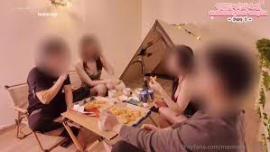 2025年7月，换妻盛宴，【明月夫妻】，两对夫妻加上一个单男，美酒佳肴配上情色小游戏，脱光一触即发