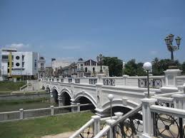 Its heritage was set many years ago, thanks to its centralized location as one of the world's most famous trading post. Most Popular Cities In Malaysia Tripfactory