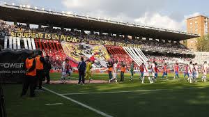 La comunidad de madrid, propietaria del estadio, espera un informe para permitir que se celebre el partido ante el alavés. Futbol Alarma En El Rayo No Puede Pagar Los 36 Millones Que Valen El Estadio Y El Suelo