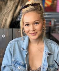 i've been told i look psycho, but in a good way.. what do y'all think? 🤔