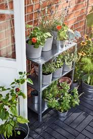Ikea Deutschland Blumentopfe Ubertopfe Und Pflanzen Bringen Neue Farbe Und Ikeaapartmentideas Indoor Garden Small Garden Ikea Garden