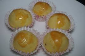 Selalunya kita buat tart nenas gulung atau bunga, tapi tahun ini tambah satu lagi idea baru untuk hasilkan tart nenas. Resipi Tart Nenas Sedap Yang Cair Di Mulut